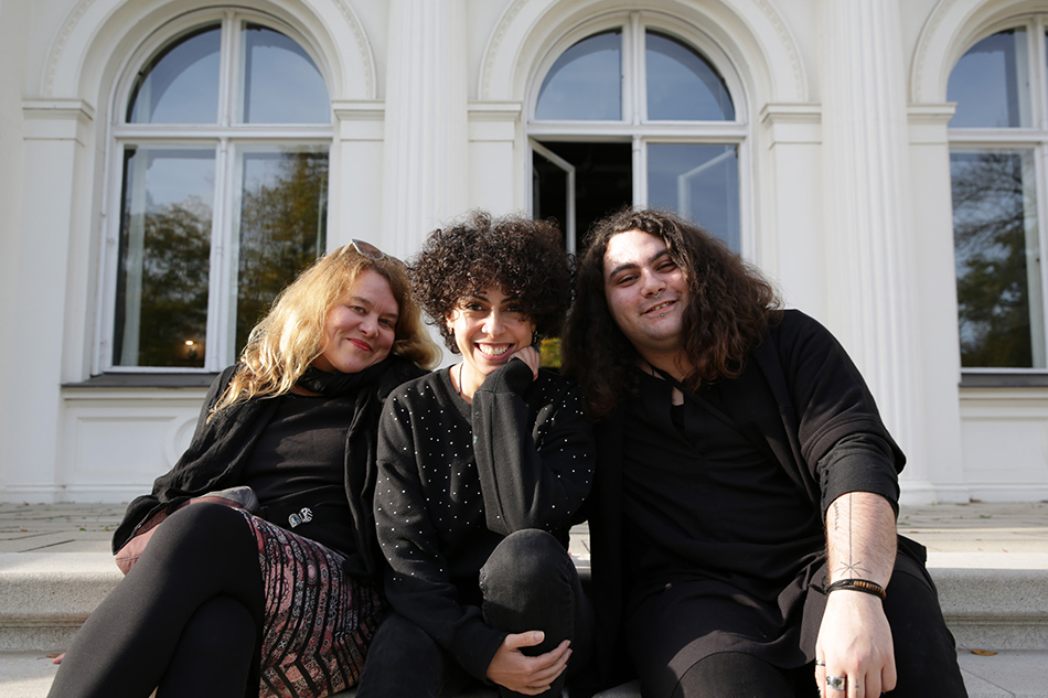 Gruppenporträt von Dima Albitar Kalaji, Sam Zamrik und Anne Hahn © Stefanie Kulisch